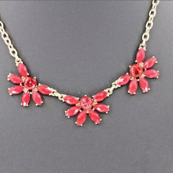 Charming Charlie necklace choker red flower cluster resin gold tone 18" NWOT - Picture 2 of 9